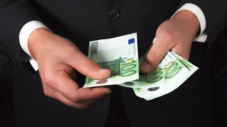 Συνελήφθη για μίζες υποπτέραρχος με καταθέσεις 2 εκ €