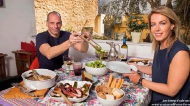 Αφιέρωμα του Paris Match στον Γιάνη Βαρουφάκη και τη συζυγό του Δανάη
