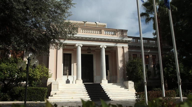 Πολιτευτές και συγγενείς σε θέσεις - κλειδιά του κράτους