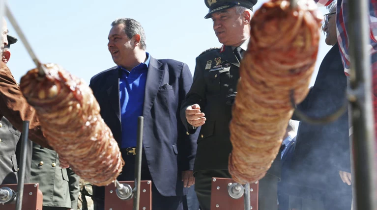 Το πασχαλινό «τρολάρισμα» του Καμμένου στο twitter για τα αρνιά στο Γουδή