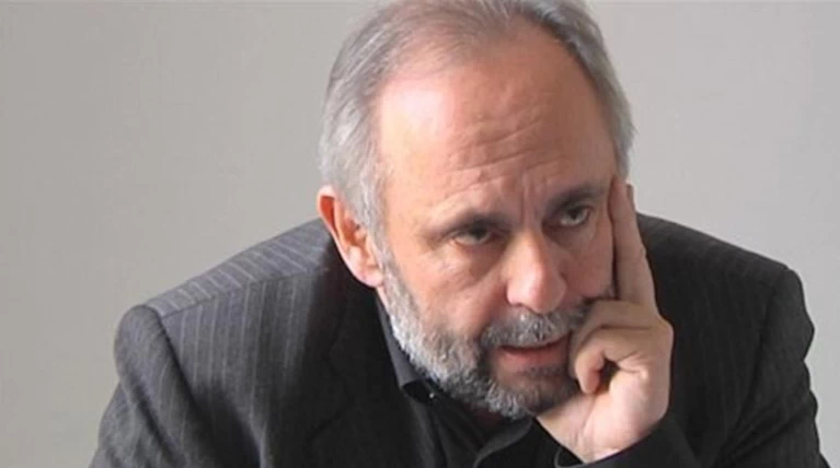«Καρατομήθηκε» ο Σωτήρης Χατζάκης από το Εθνικό Θέατρο