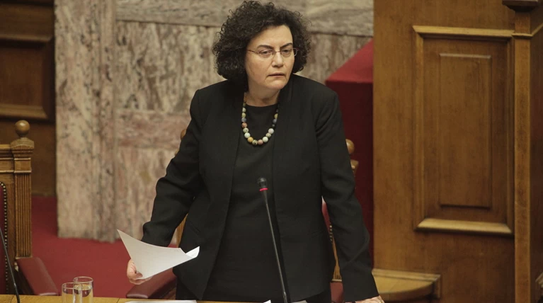 Βαλαβάνη στη Βουλή: Περίπου 6500 οφειλέτες χρωστούν 60 δισ. ευρώ