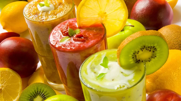 Οι συνταγές για 4 smoothies που σας χορταίνουν και καίνε θερμίδες!
