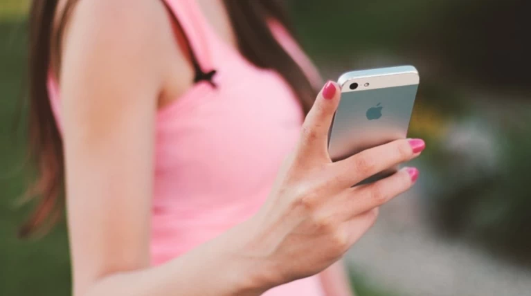 Μάνα έφτιαξε App για να απαντούν τα παιδιά της το κινητό τους