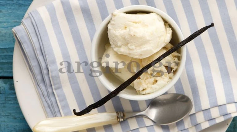 Η συνταγή της Αργυρώς για γευστικό παγωτό σε 10 λεπτά μόνο με 4 υλικά!