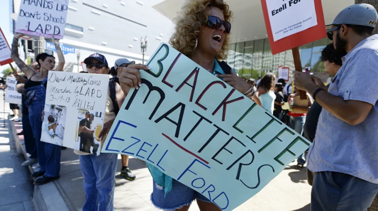 ΗΠΑ: Διαδήλωση στο σπίτι του Γκαρσέτι για να απολύσει τον αρχηγό του LAPD