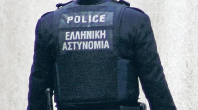 Κανονικά οπλοφορούσε ο άνδρας των ΜΑΤ που έπνιξε το παιδί του