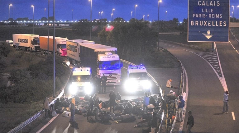 «Εξέγερση» μεταναστών στη Σήραγγα της Μάγχης