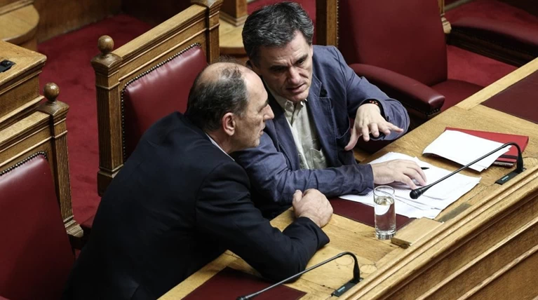 Ερχονται αναδρομικά χαράτσια και μείωση συντάξεων στον «βωμό» της συμφωνίας