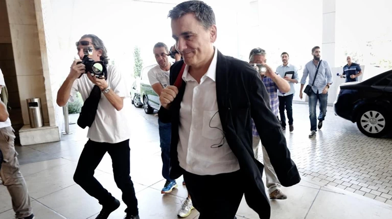 Στα χέρια του Τσακαλώτου το κείμενο της συμφωνίας