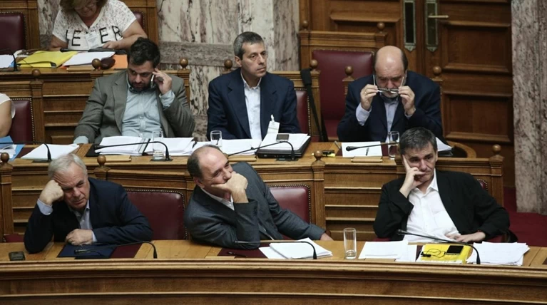 Οι σκεπτικοί, οι σκυθρωποί & οι ηλιοκαμένοι της Βουλής