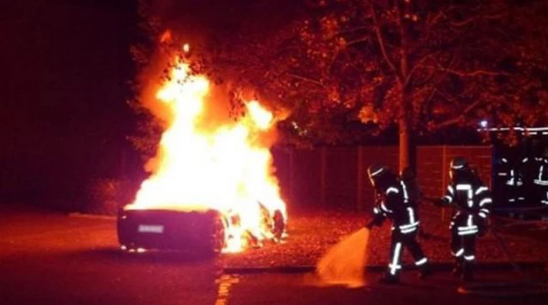 Εκαψε την Φεράρι του για να αγοράσει καινούργια