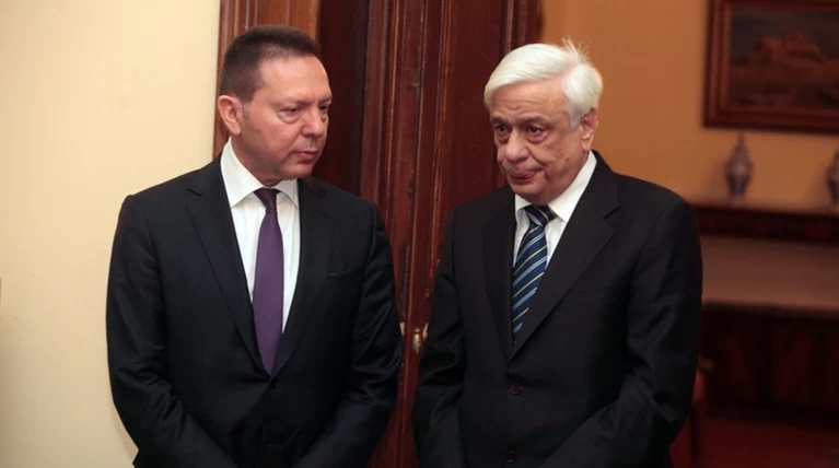 Οι υπόγειες διαδρομές Στουρνάρα-Παυλόπουλου για να μείνει η Ελλάδα στο ευρώ
