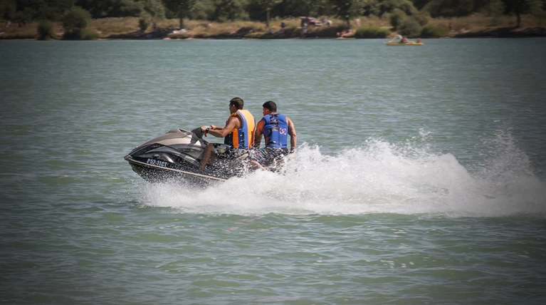 «Υπηρεσίες VIP» μεταφοράς μεταναστών με τζετ σκι!