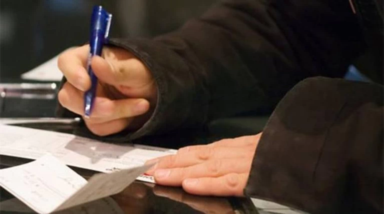 Δικηγόρος και αστυνομικός έσβηναν ονόματα στον Τειρεσία