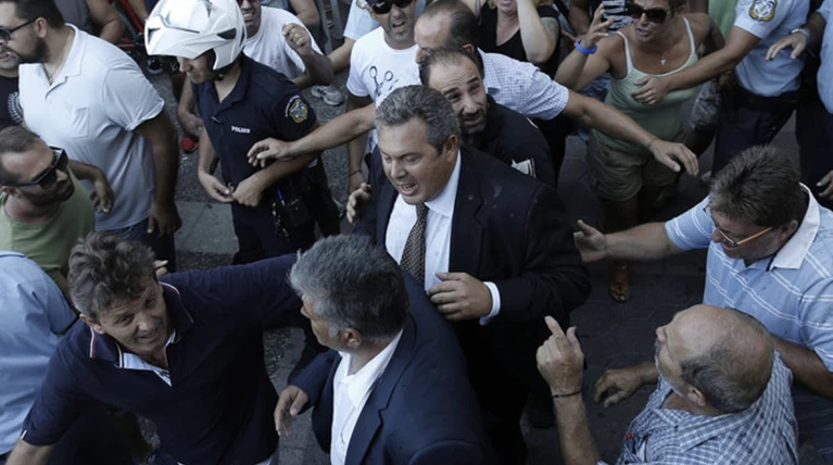 Καταστηματάρχες πέταξαν τα αυγά στον Καμμένο, όχι η ΕΥΠ