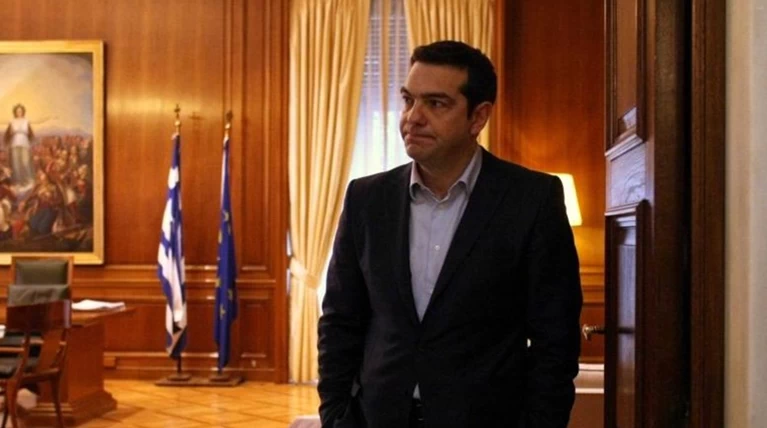 Αιφνιδιάζουν το Μαξίμου οι επιθέσεις και οι αποχές