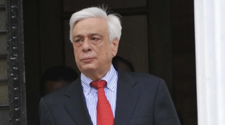 Με τους αρχηγούς επικοινωνεί ο Παυλόπουλος