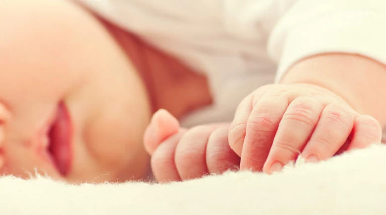 Γέννησε στην Ελλάδα & πούλησε το μωρό της για 1500€
