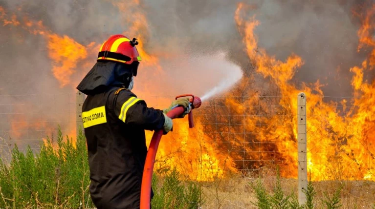 Πυρκαγιά στο Ξυλόκαστρο- Δεν κινδυνεύουν σπίτια