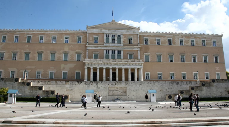 Σε Κρήτη & Ρηγίλλης συνεχίζεται η προεκλογική «μάχη»