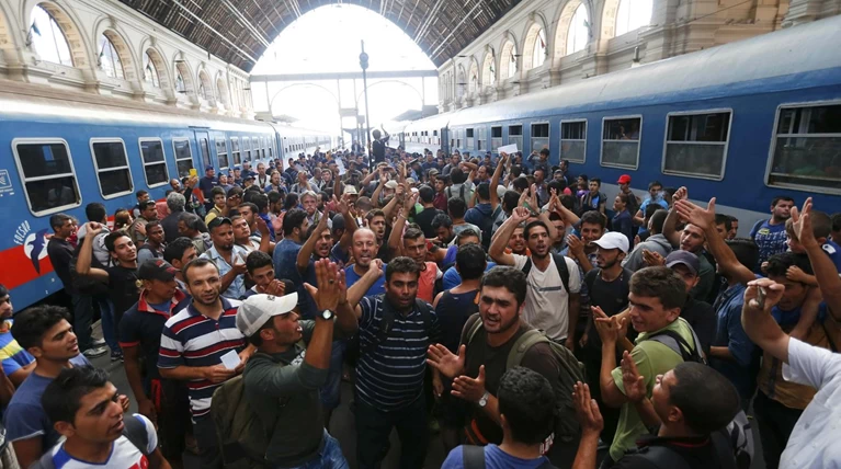 «Μέρκελ, Μέρκελ» φώναζαν χιλιάδες μετανάστες