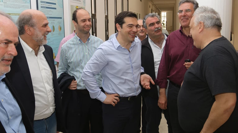 Τσίπρας: Οι παλιοί πολιτικοί μάς έσπρωξαν στο χαντάκι