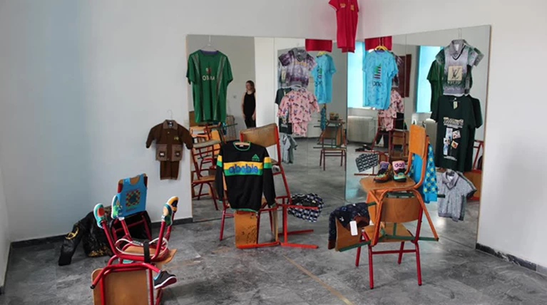 'Genuine Fake': 'Eκθεση σύγχρονης τέχνης στην Ύδρα