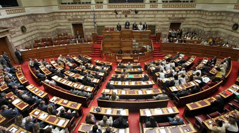 «Μαύρες τρύπες» σε 110 πολιτικούς για το πόθεν έσχες