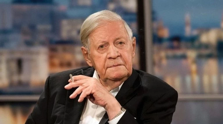 Στην εντατική ο Χέλμουτ Σμιτ