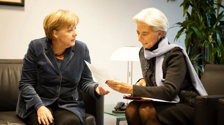 Sueddeutsche: Τα δύο σενάρια για το ελληνικό χρέος