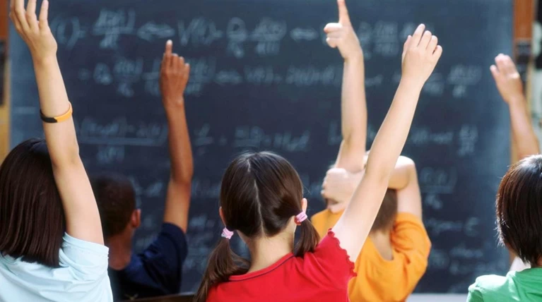 Προεκλογικό παιγνίδι:Κρυφτούλι με το ΦΠΑ 23% στα σχολεία