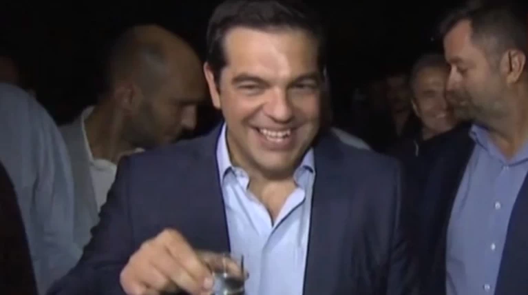 Τσίπρας μετά τις ρακές: Μέχρι να πάω να μιλήσω θα έχω γίνει «ντίρλα»