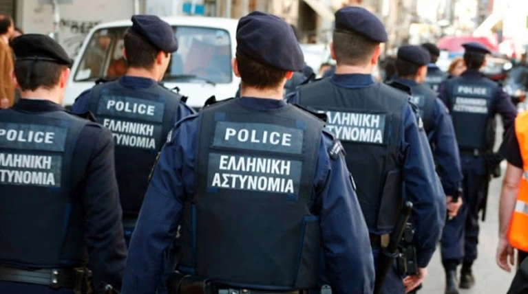 Miami Vice... στη ΔΕΘ με βερμούδες και ποδήλατα