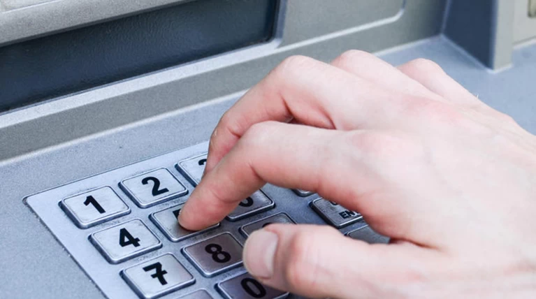 Χαλάρωση των capital controls για επιχειρήσεις και βουλευτές