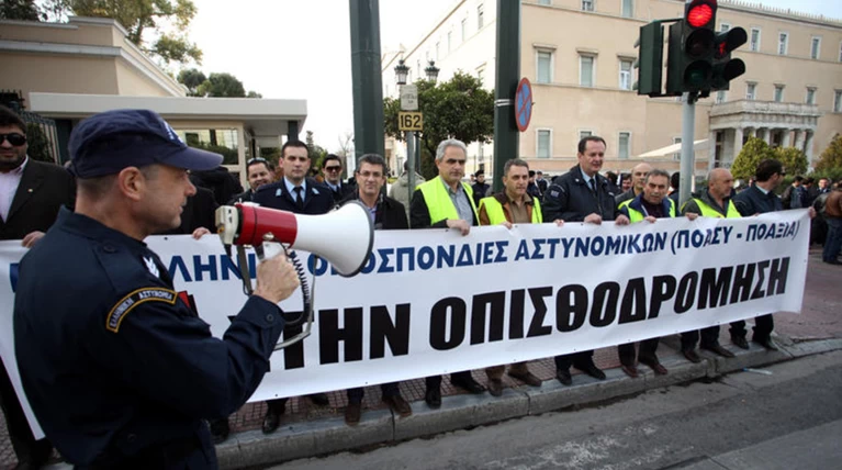 Συγκέντρωση ενστόλων στη ΔΕΘ