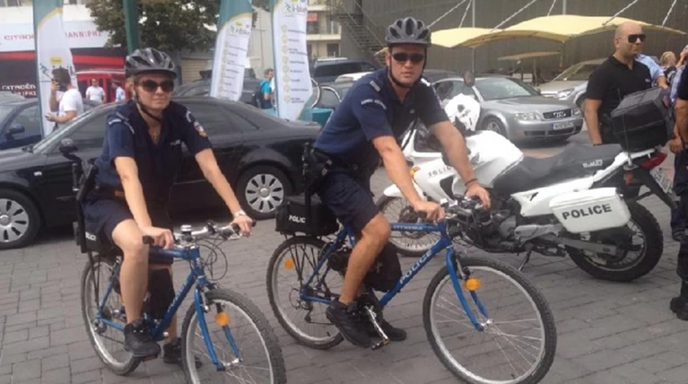 Περιπολίες με... ποδήλατα έκαναν αστυνομικοί στη ΔΕΘ: φωτο