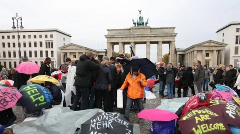 Η Γερμανία αποδεσμεύει ακόμη 3 δισ. για τους πρόσφυγες