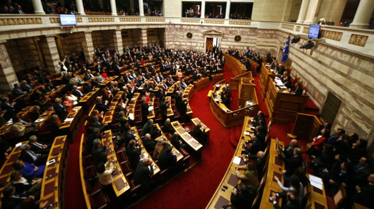 Ομοβροντία από τα κόμματα για τη συνέντευξη Τσίπρα