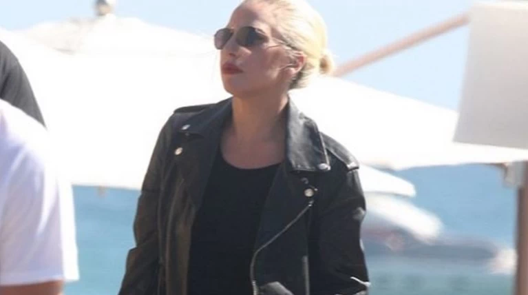 Αποκάλυψη: Η Lady Gaga τόπλες στο Instagram