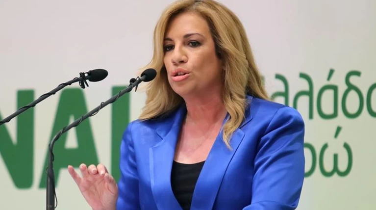 Γεννηματά για Τσίπρα: Με προσβάλει και ζητά και συνεργασία