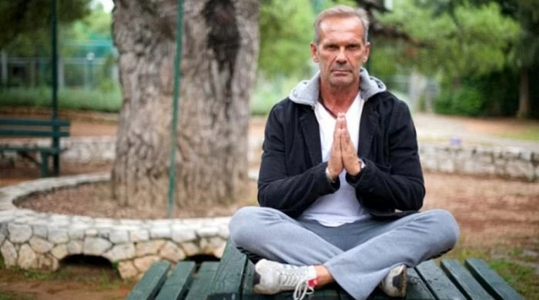 Κωστόπουλος: «Πώς με κόβετε για ζιγκολό γηραιών και πλούσιων κυριών;»