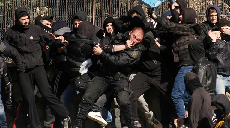 Αθλητική βία στο «κόκκινο», κλείνουν σύνδεσμοι οπαδών