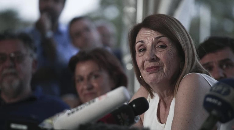 Η Τασία καταγγέλει συμβόλαιο πολιτικού bullying εναντίον της