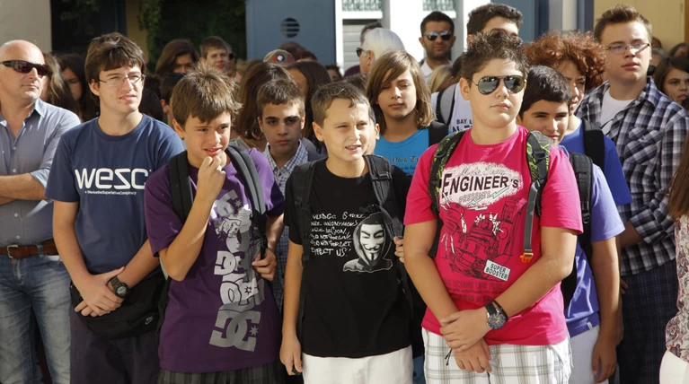 Αγιασμός αύριο στα σχολεία με πάνω από 20.000 κενά