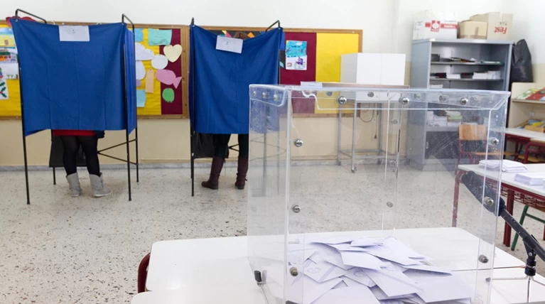 Οριακά μπροστά η ΝΔ αλλά στον ΣΥΡΙΖΑ η παράσταση νίκης