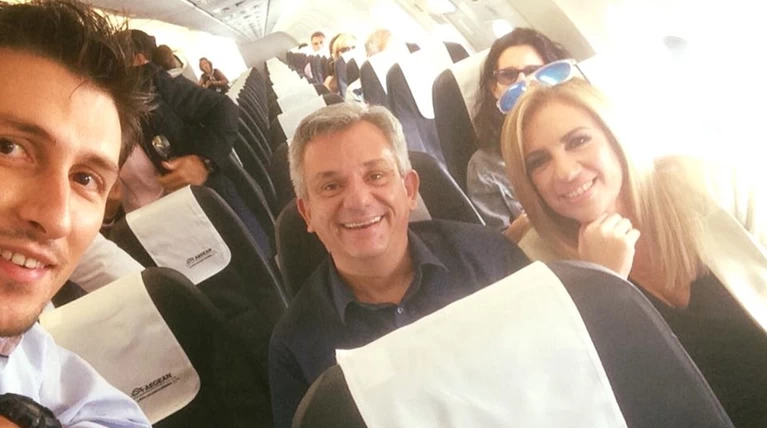 Η selfie της Φώφης στο αεροπλάνο για Θεσσαλονίκη