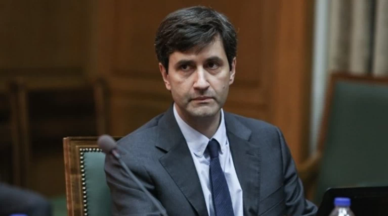 Ο... ΣΥΡΙΖΑ εναντίον Χουλιαράκη για το χρέος