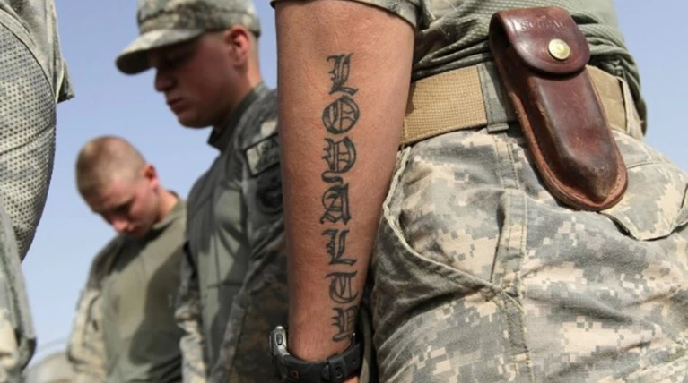 «Ελευθέρας» για τατουάζ και piercing σε στρατιωτικούς