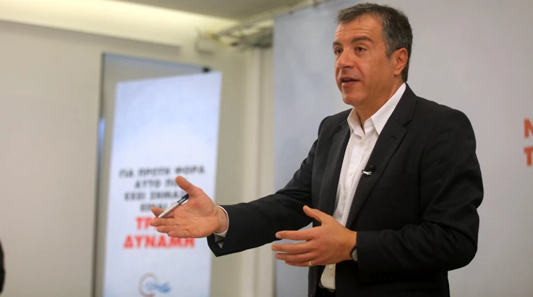 Θεοδωράκης: Kαι άλλοι άνθρωποι του Τσίπρα πήραν έργα πριν τις εκλογές